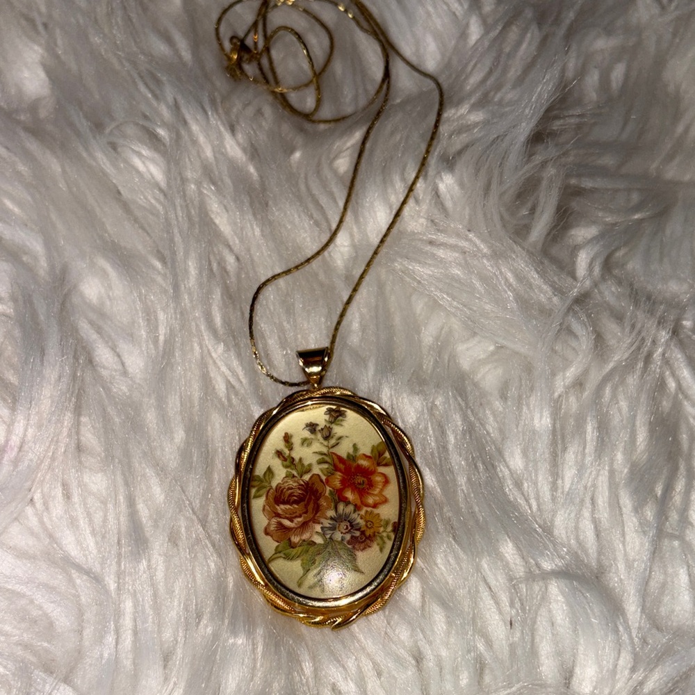 Floral Gold Pendant Necklace
